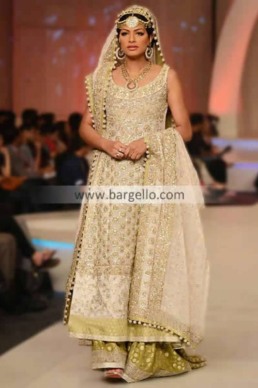Pakistani Zainab Chottani Represents Off White Bridal Outfit at Pantene Bridal Couture Week 2013