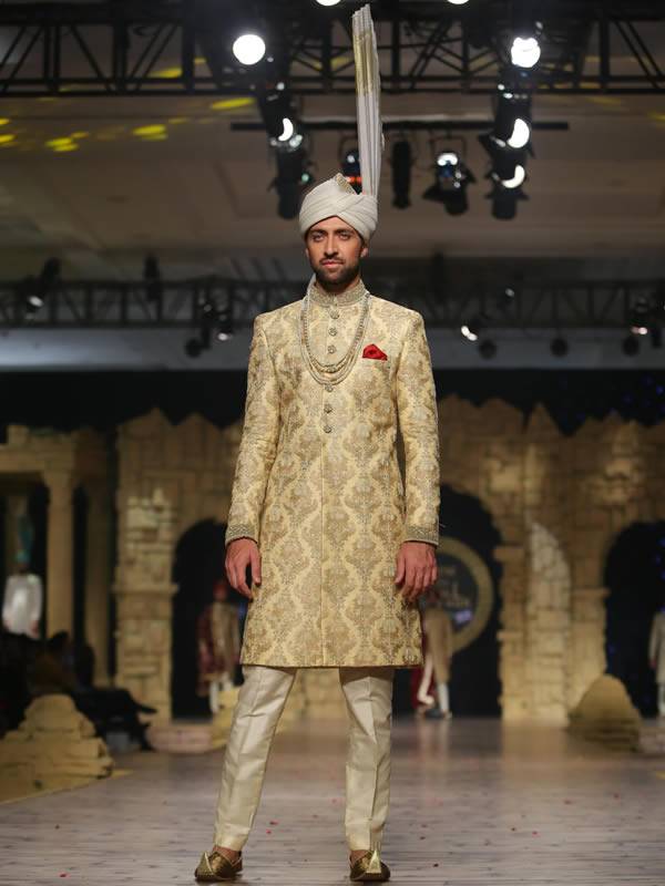 Stylish Embroidered Sherwani Suits Beverly Hills California CA USA Sherwani Brands in Pakistan