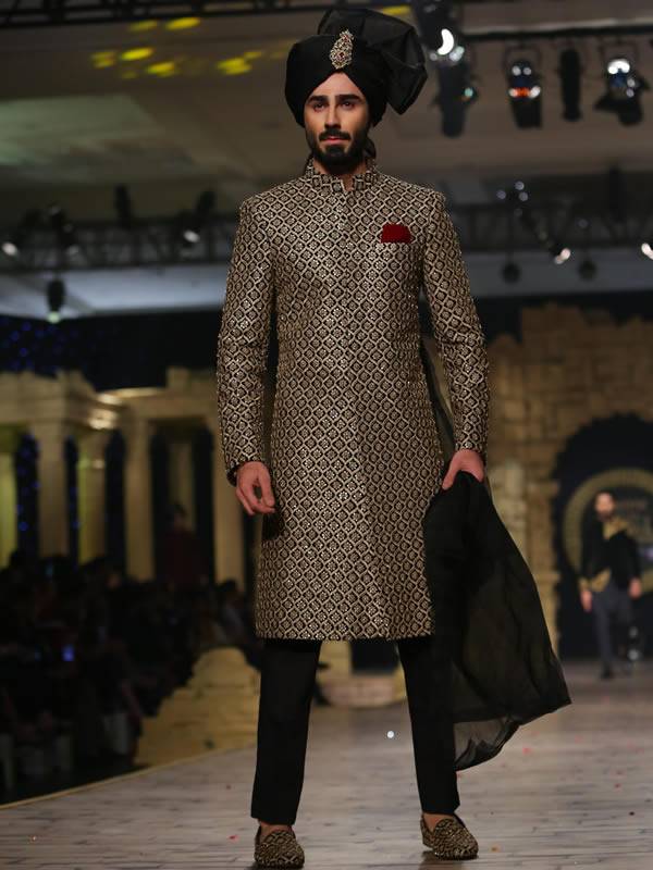 Good Looking Mens Sherwani Farmington Hills Michigan MI USA Pakistani Designer Sherwani