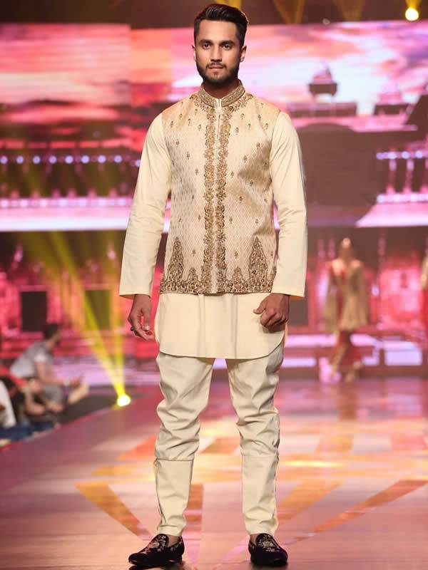 Designer Waistcoat with Kurta and Pajama Westford Massachusetts US Man Collection 2018