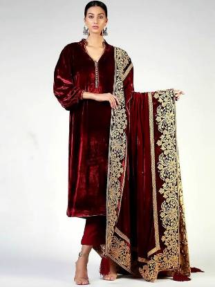 Winter Velvet Dresses, Best Velvet Dresses, Velvet Dresses for Wedding Events, Velvet Dresses Pakistan, Heavy Embroidered Dresses, Wedding Guest Dresses, rizwan beyg