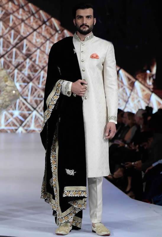 Smart Looking Bespoke Sherwani Michigan Virginia USA Mens Collection 2018