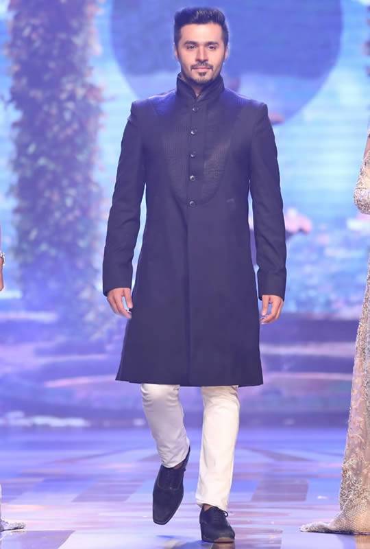 Menswear Suiting Fabric Sherwani Festive Sherwani for Eid