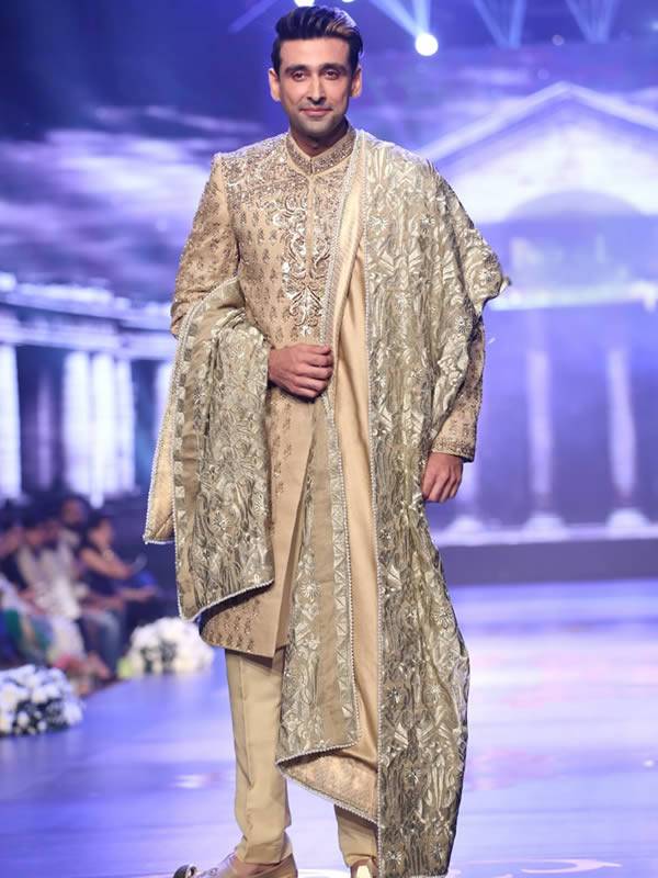 Attractive Bridegroom Sherwani Virginia Maryland USA Bridegroom Sherwani Pakistan