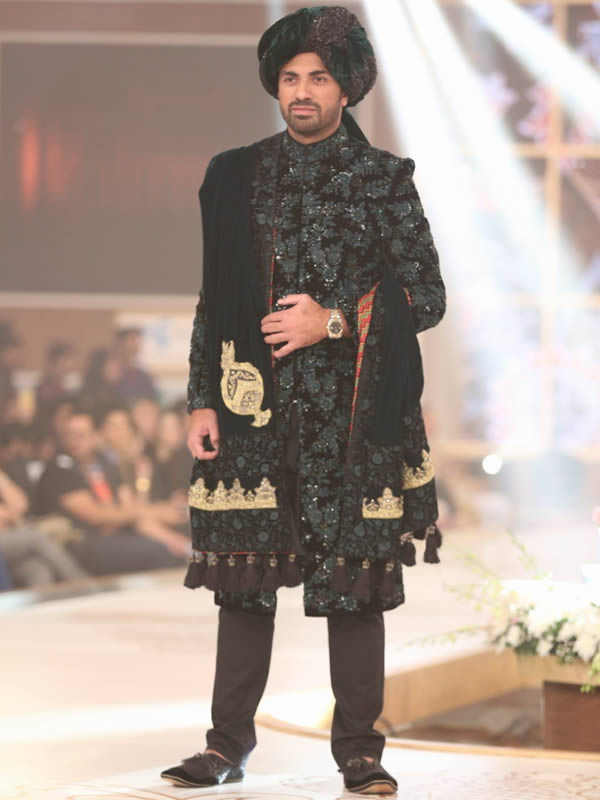 Heavy sherwani deals for groom