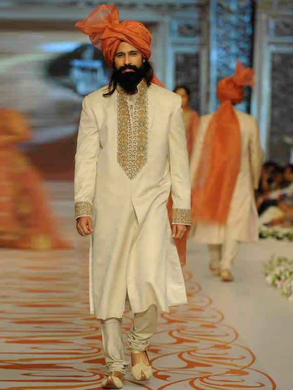 Beautiful Off-White Raw Silk Sherwani Michigan Virginia USA Naushemian Designer Mens Sherwani