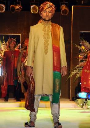 Designer Sherwani, Groom Sherwani, Pakistani Sherwani, Sherwani Styles, Black Sherwani