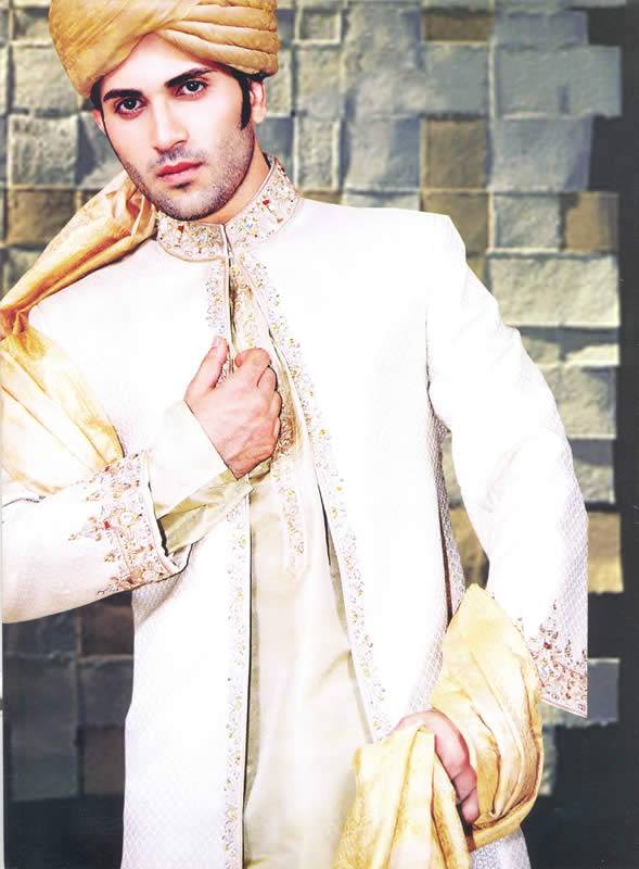 Men's Sherwani Designers Grooms Embellished Sherwani Pakistan and India